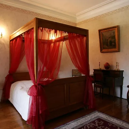 Chateau De Montbraye