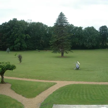 Chateau De Montbraye