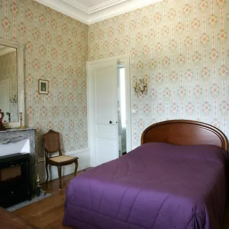 Chateau De Montbraye