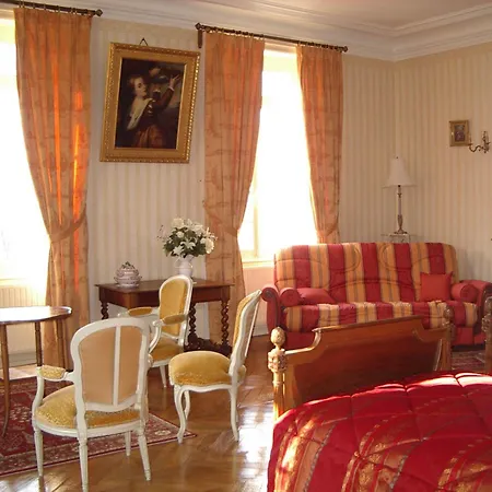Chateau De Montbraye Bed & Breakfast