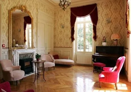 Bed & Breakfast Chateau De Montbraye 3*