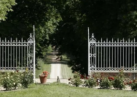 Bed & Breakfast Chateau De Montbraye