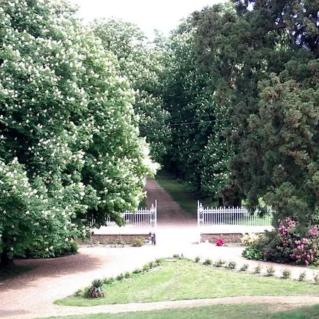 Bed & Breakfast Chateau De Montbraye *