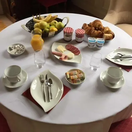 Bed & Breakfast Chateau De Montbraye