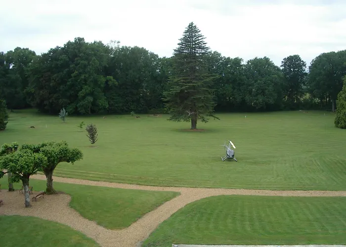 Chateau De Montbraye